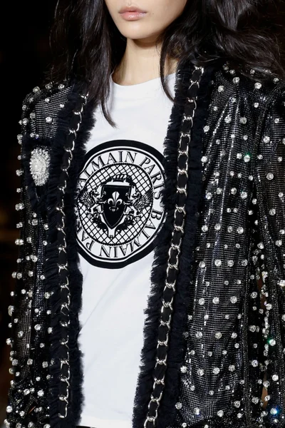 Look 19